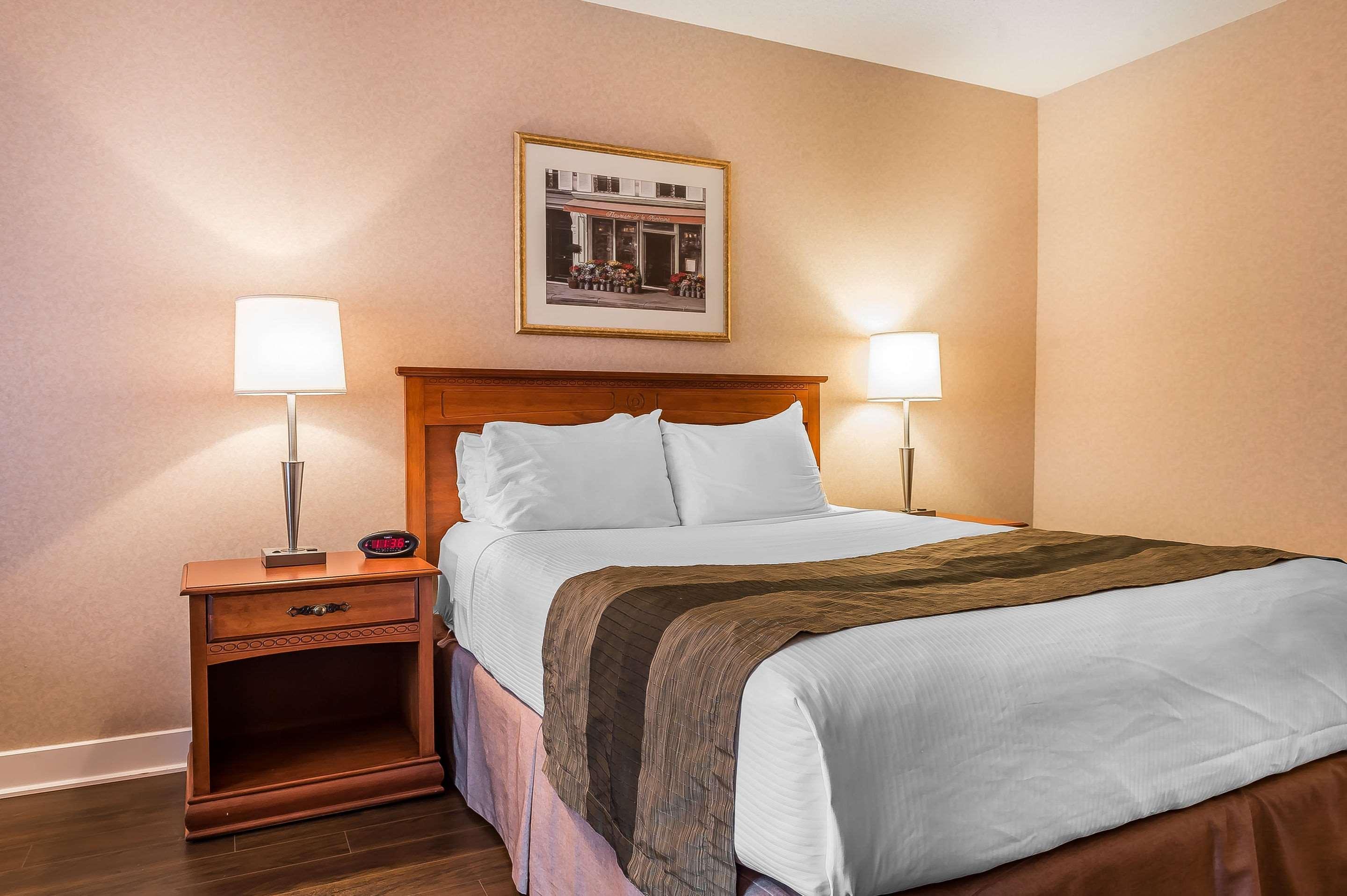 Quality Inn & Suites Hawkesbury Exterior photo