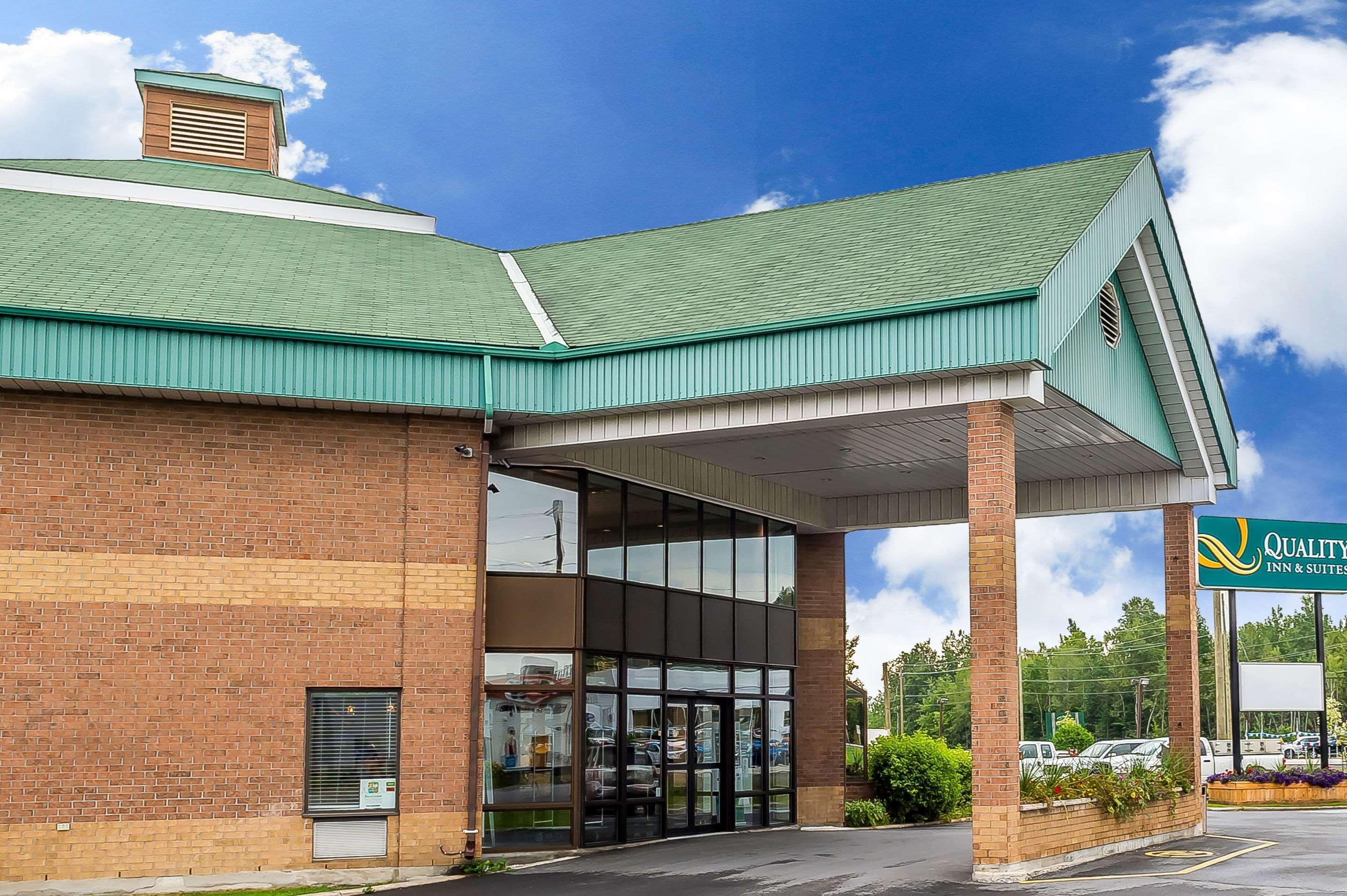 Quality Inn & Suites Hawkesbury Exterior photo