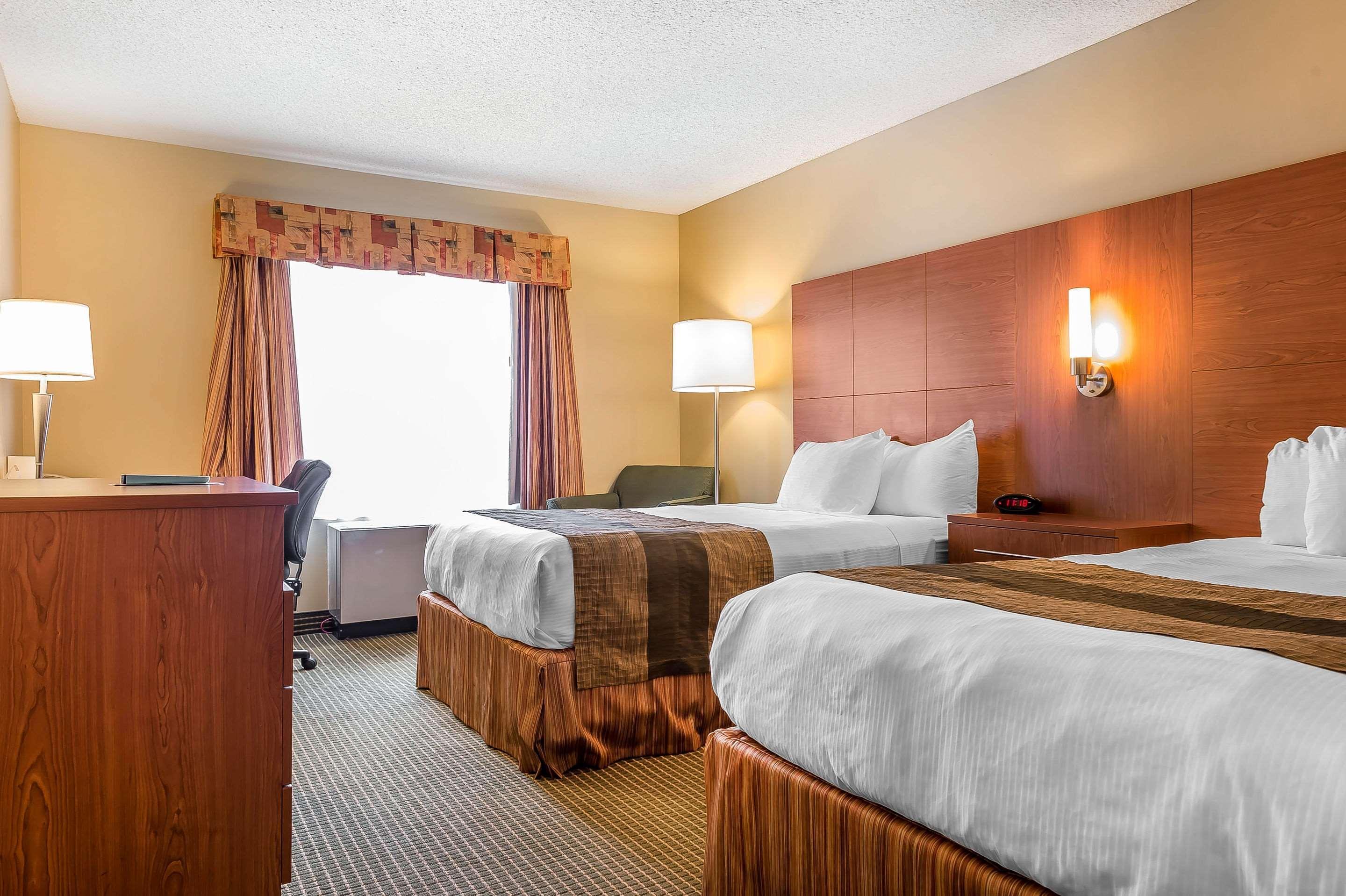Quality Inn & Suites Hawkesbury Exterior photo