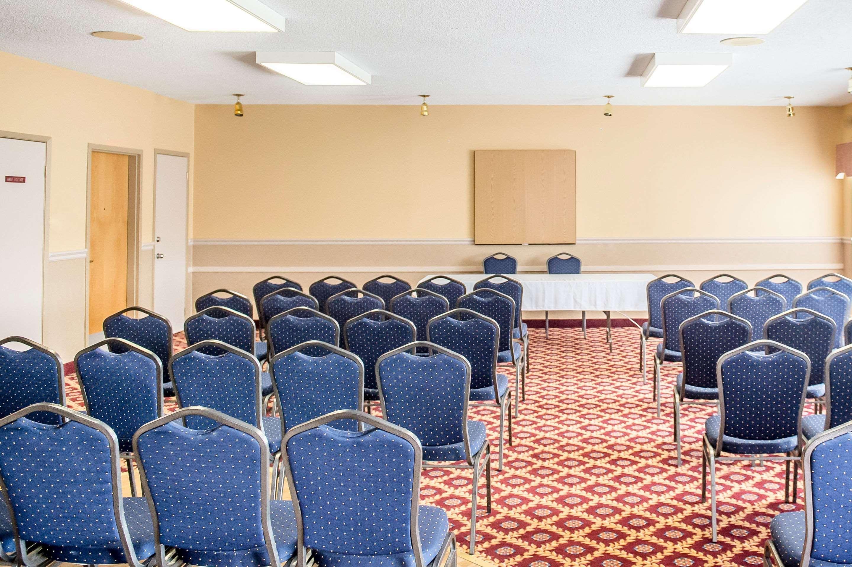 Quality Inn & Suites Hawkesbury Exterior photo