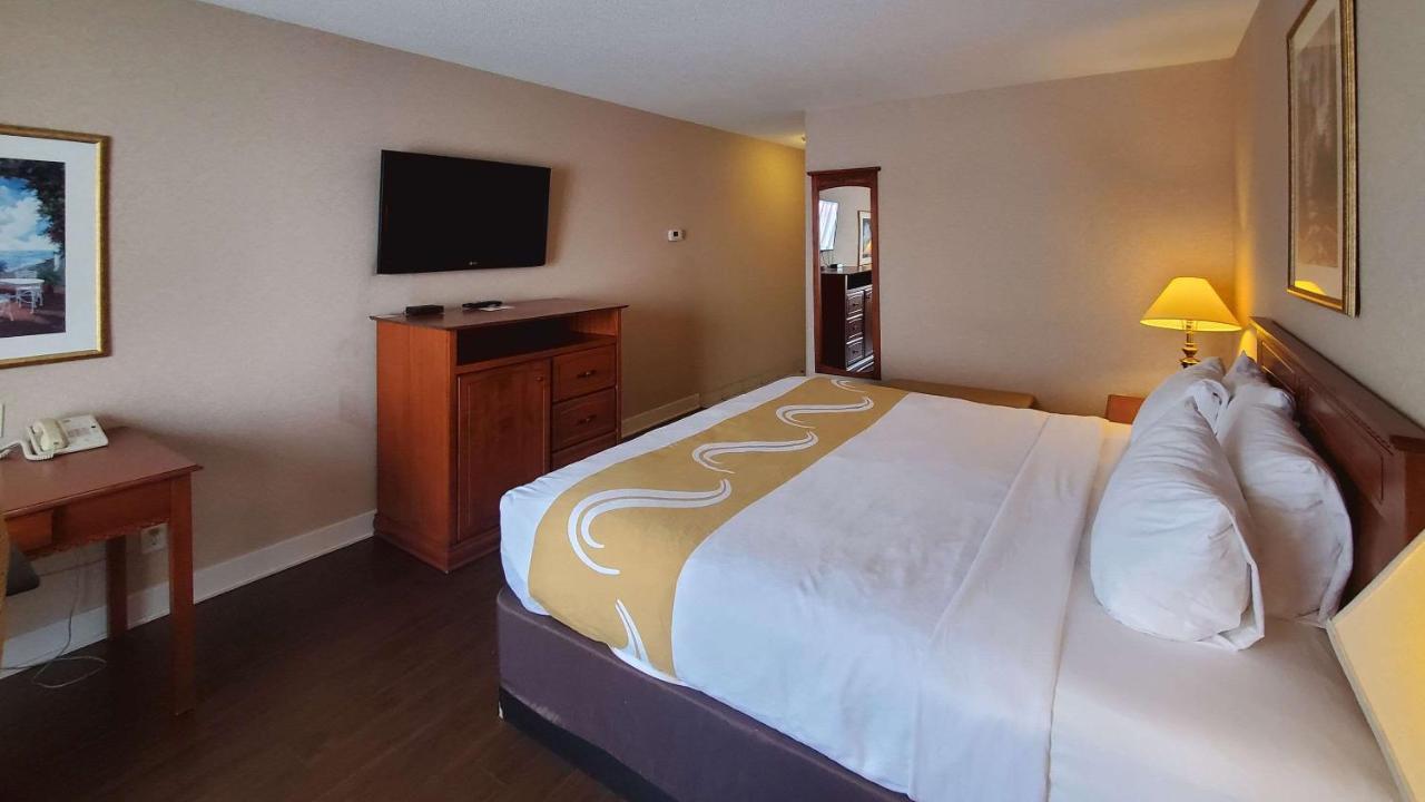 Quality Inn & Suites Hawkesbury Exterior photo