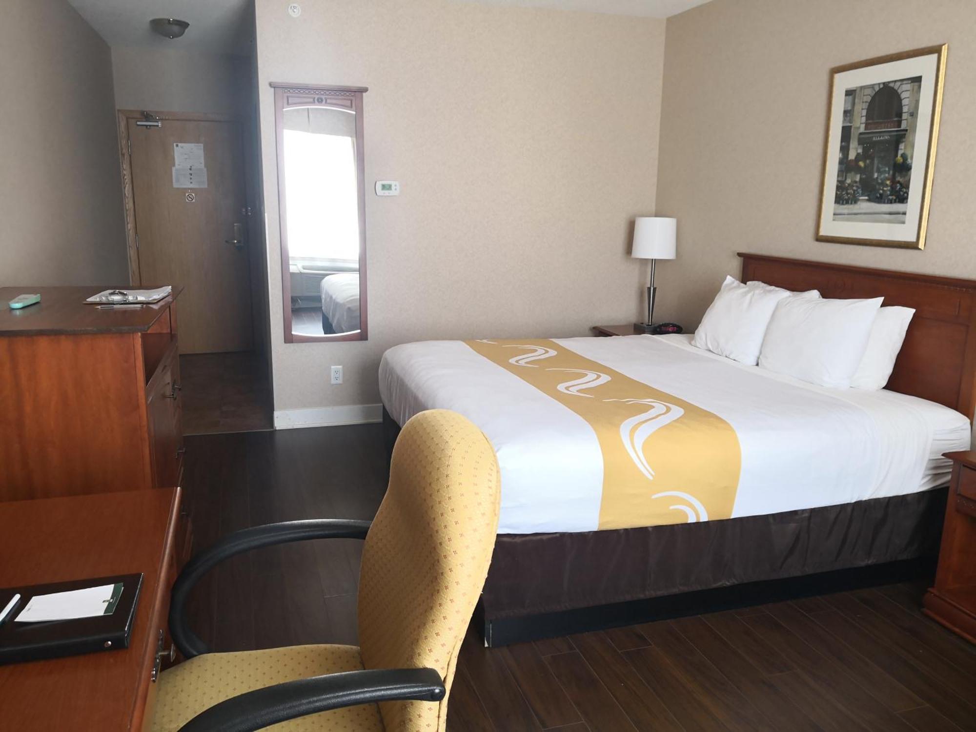 Quality Inn & Suites Hawkesbury Exterior photo