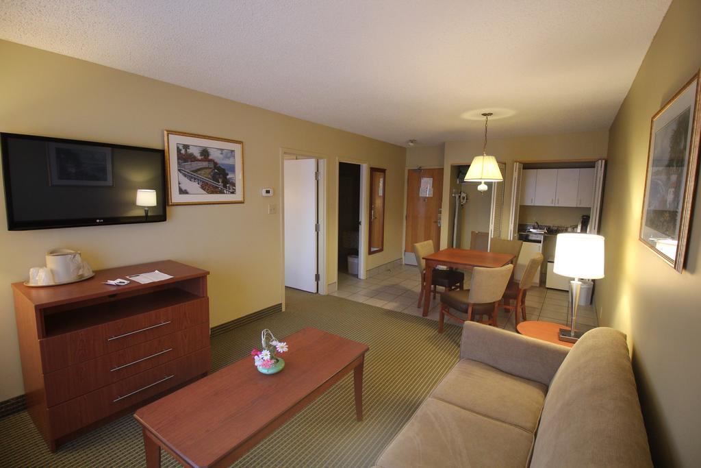 Quality Inn & Suites Hawkesbury Exterior photo