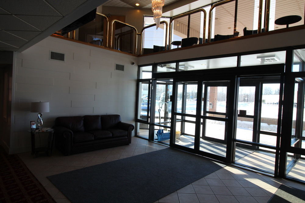 Quality Inn & Suites Hawkesbury Exterior photo