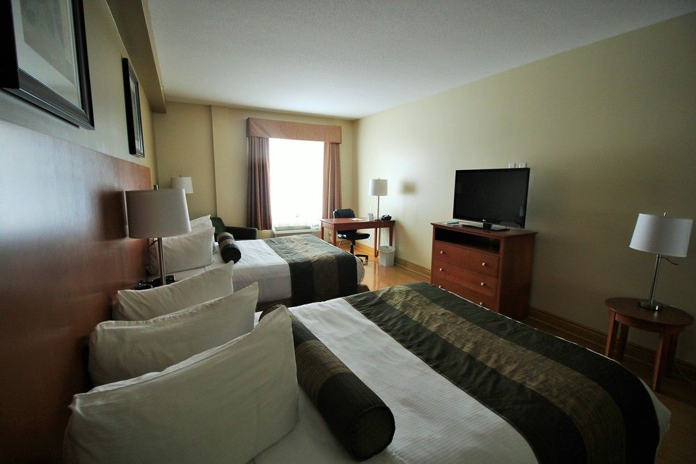 Quality Inn & Suites Hawkesbury Exterior photo