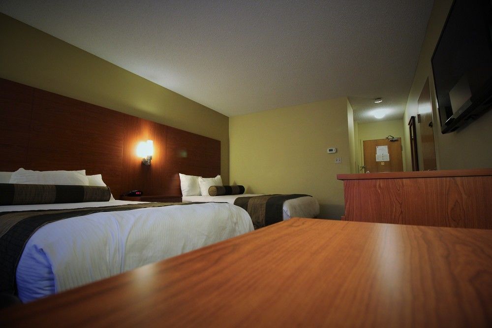 Quality Inn & Suites Hawkesbury Exterior photo