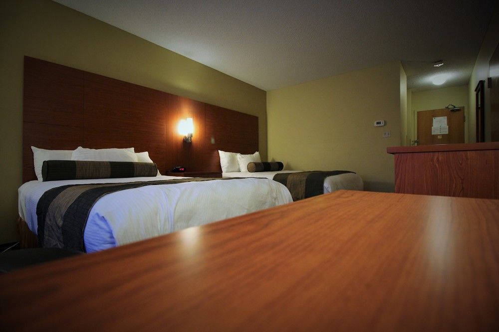 Quality Inn & Suites Hawkesbury Exterior photo