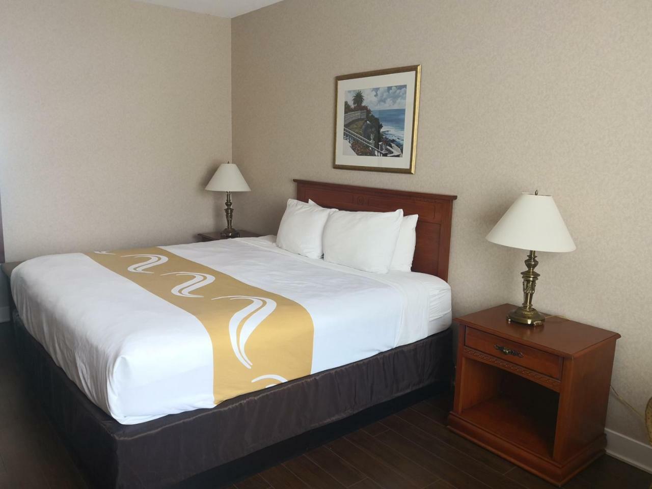 Quality Inn & Suites Hawkesbury Exterior photo
