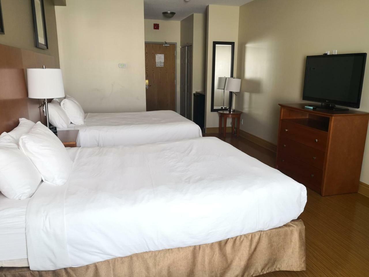 Quality Inn & Suites Hawkesbury Exterior photo