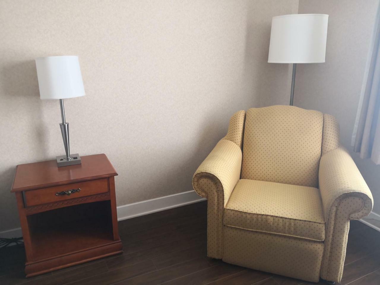 Quality Inn & Suites Hawkesbury Exterior photo